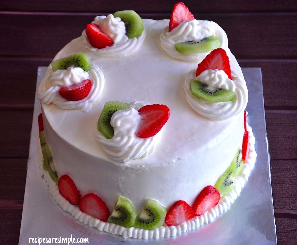 Sponge Cake with Fresh Fruit and Whipped Cream