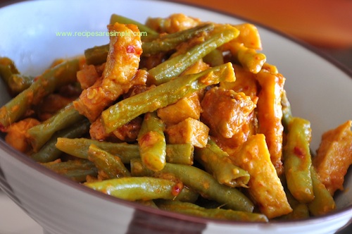 Sambal Goreng- Tahu Tempe (Stir fried Bean Curd, Tempe and Long Beans) Dish