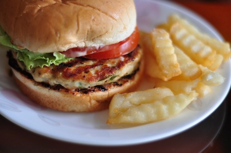 chickenburger2 The Best And Easiest Home Made Chicken Burger Made in 30 Minutes