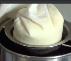 hung yoghurt for tandoori chicken recipe 300x259 Murgh Makhani   Moti Mahal Style   Delhi Butter Chicken