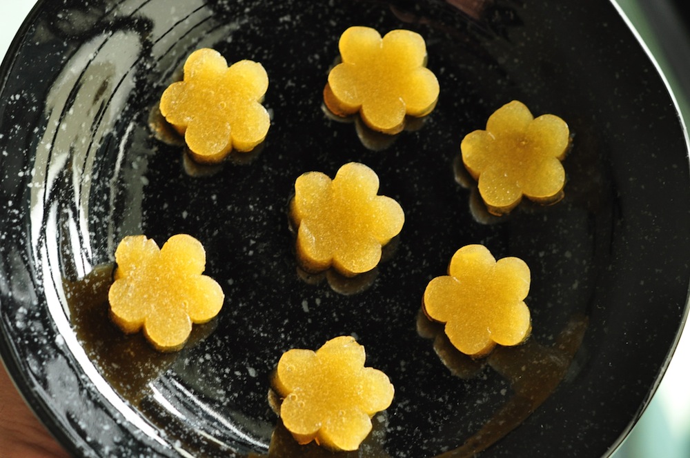 mango gummies1 Home Made Gummies  Healthy Recipe with Fresh Juice and Gelatin