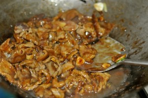 cook till tender. 300x199 Beef Hor Fun   Flat Rice Noodle Stir Fry with Beef in Dark Sauce