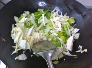 add cabbage and hard stalks of spinach 300x223 White Bee hoon with Vegetables & Egg
