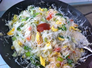 add chilli sauce 300x223 White Bee hoon with Vegetables & Egg