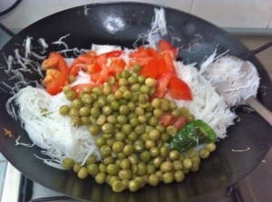 add tomato green peas and salt 300x223 White Bee hoon with Vegetables & Egg