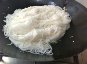 add vermicelli 300x223 White Bee hoon with Vegetables & Egg