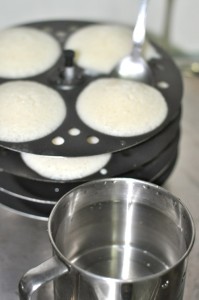 idli25 199x300 Soft Idli Recipe   Make Spongy Perfect Idli   using Poha / Aval and Idli Rava