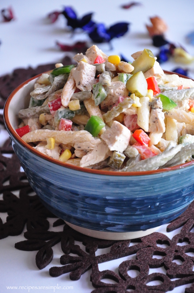 pasta and chicken salad 1 Tricolor Pasta and Chicken Salad