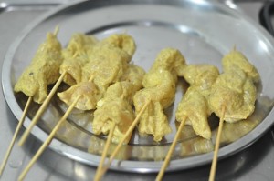 threaded 300x199 Chicken Satay Recipe | Malaysian Chicken Skewers