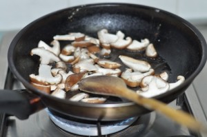 add mushroom 300x199 Home Made Beef Burger with Smokey Beef Patties 