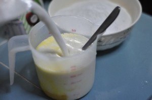 roti jala recipe pour milk into egg 300x199 Roti Jala   Easy Malaysian Lacy Pancakes