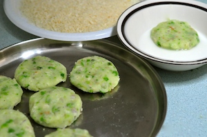 aloo tikki burger dip lightly or brush with cornflour solution Aloo Tikki Burger   Potato Patties Burger Under 30 Minutes