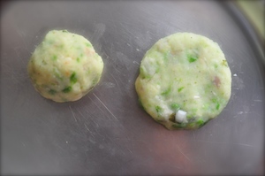 aloo tikki burger - form patties