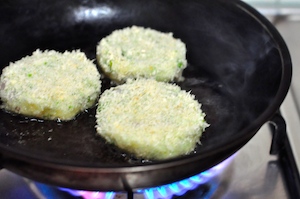 aloo tikki burger fry in batches Aloo Tikki Burger   Potato Patties Burger Under 30 Minutes