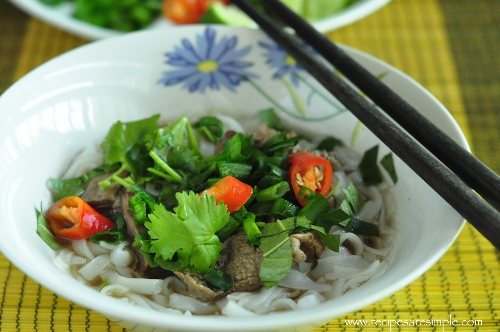 pho bo 1 Vietnamese Pho Bo   Rice Noodles in Slow Cooked Beef Broth