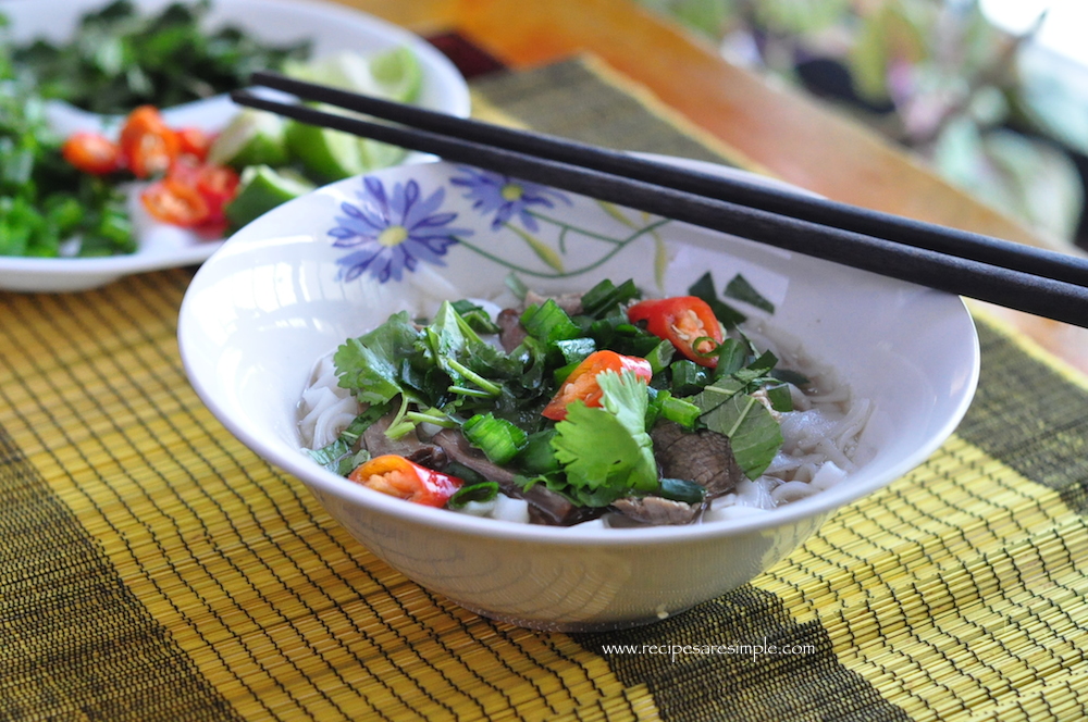 pho bo 2 Vietnamese Pho Bo   Rice Noodles in Slow Cooked Beef Broth