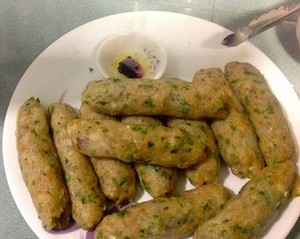 seekh kabab lay in small bowl with butter to produce smoke 300x239 Seekh Kabab   Afghan Chicken Kebabs