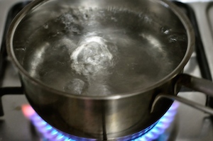 bring water to boil Thai Red Ruby Dessert    Tub Tim Krob 