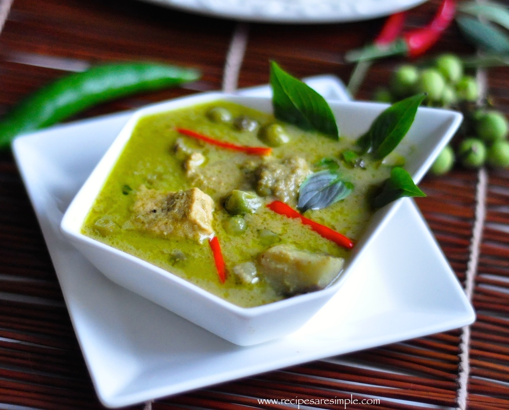 Thai Green Curry Chicken – แกงเขียวหวานไก่ – Green Curry Paste