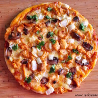 Fiery Chicken and Mushroom Pizza Recipesaresimple 1 200x200 Easy Chicken Supreme Pizza
