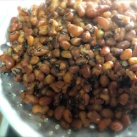 Vanpayar ullarthiyathu cooked payar 200x200 Vanpayar Ularthiyathu | Brown Bean and Shallots Mash