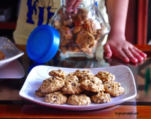 oatmeal chocolate chip cookies video recipe 300x236 Oatmeal Chocolate Chip Cookies