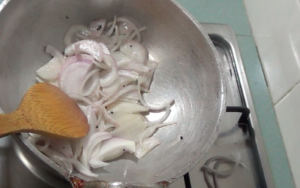 varutharacha kadala curry saute onion 300x188 Varutharacha Kadala Curry  |  Black Chickpeas Curry with Ground Roasted Coconut