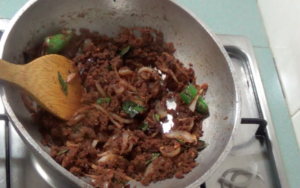 varutharacha kadala curry - stir in ground roasted paste