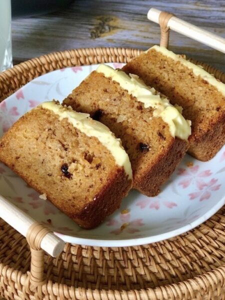 CLASSIC CARROT CAKE WITH CREAM CHEESE FROSTING RECIPE