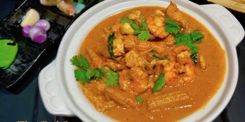 Thai Red Curry with Prawns and Chicken