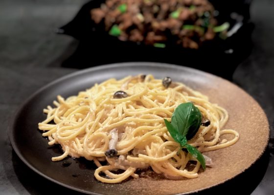 Creamy Mushroom Spaghetti with Black Pepper Beef