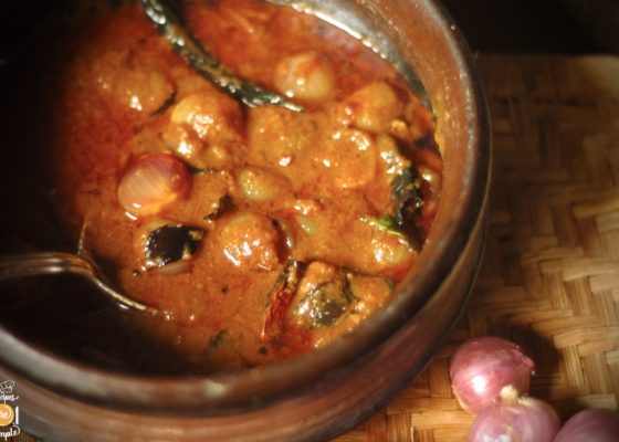 Ulli Theeyal – Shallots in Roasted Coconut Curry