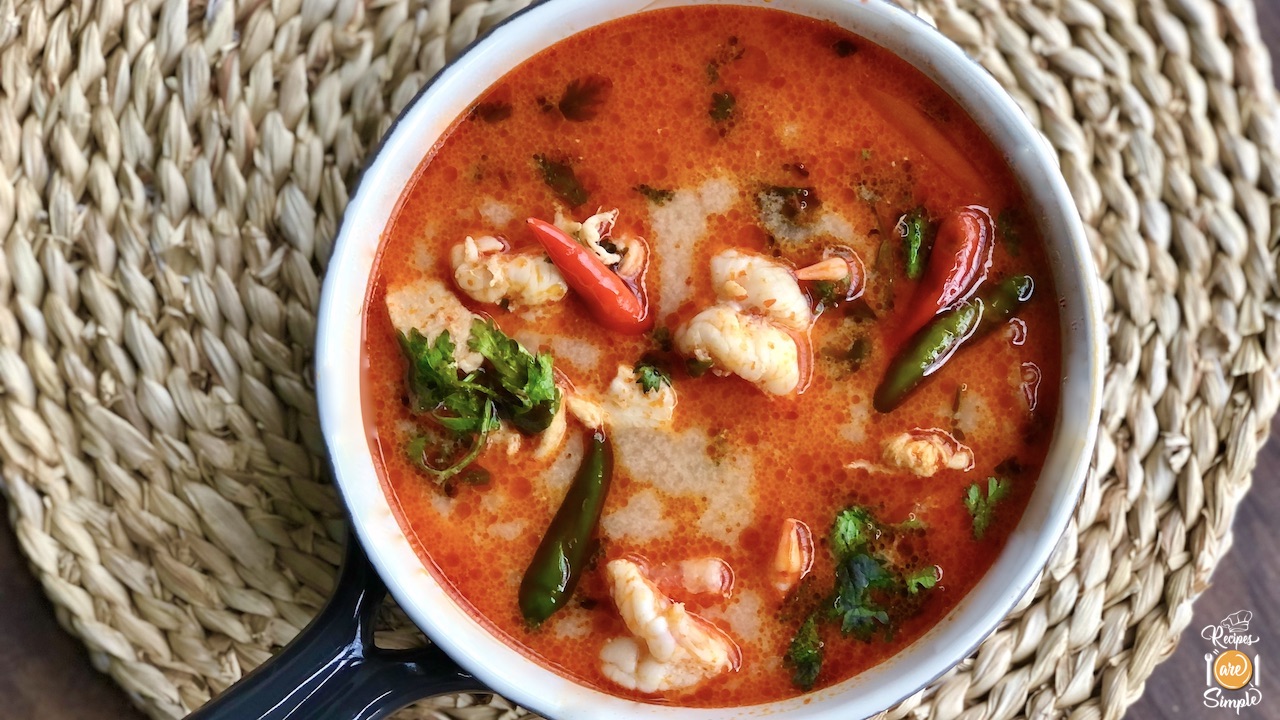 Creamy Tom Yum Soup with Chicken and Prawns | ต้มยำน้ำใส - Recipes are ...