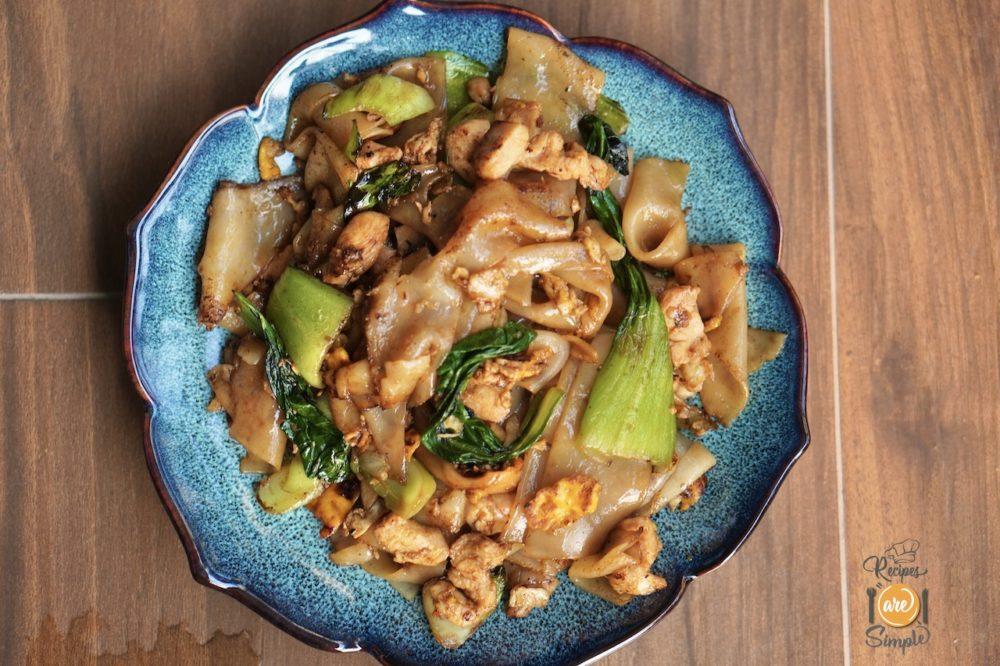 pad see ew chicken 1000x666 Pad See Ew (Thai Stir Fried Noodles)